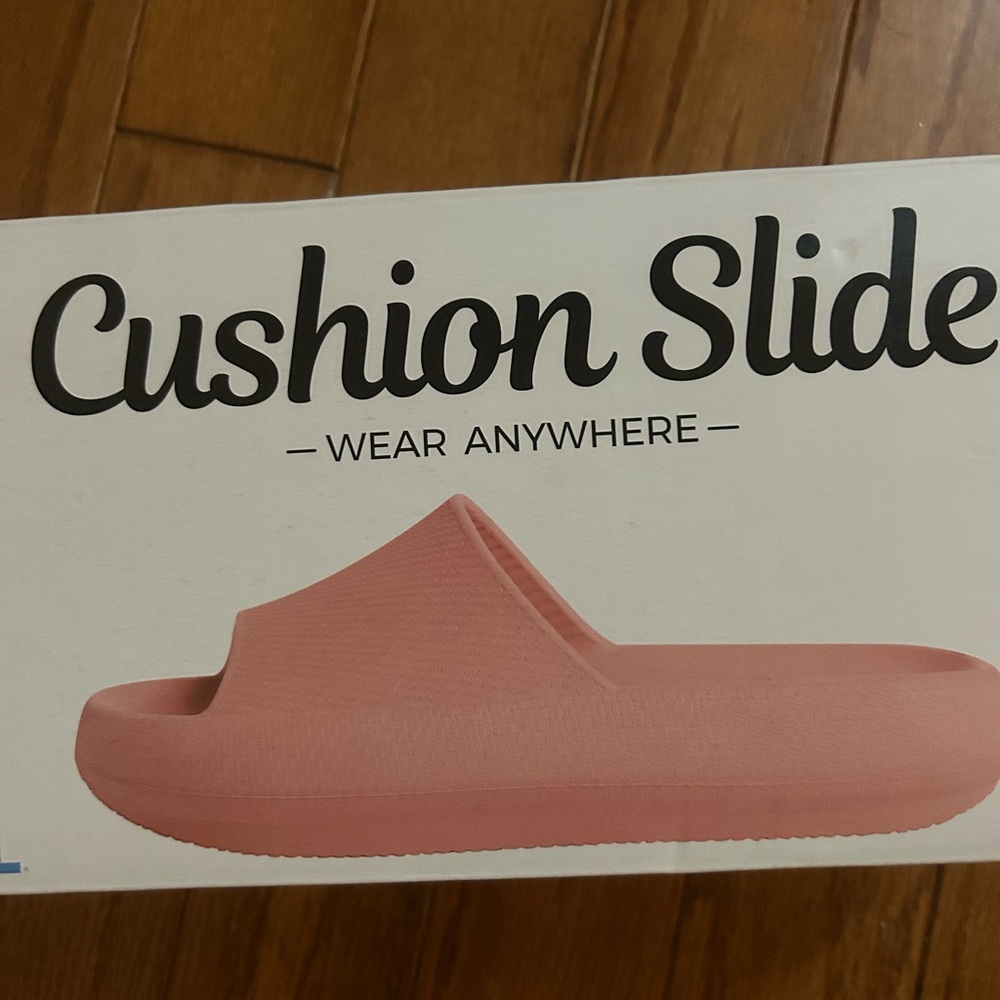 32 Degrees Salmon Pink Cushion Slide Sandals size M, L NIB
